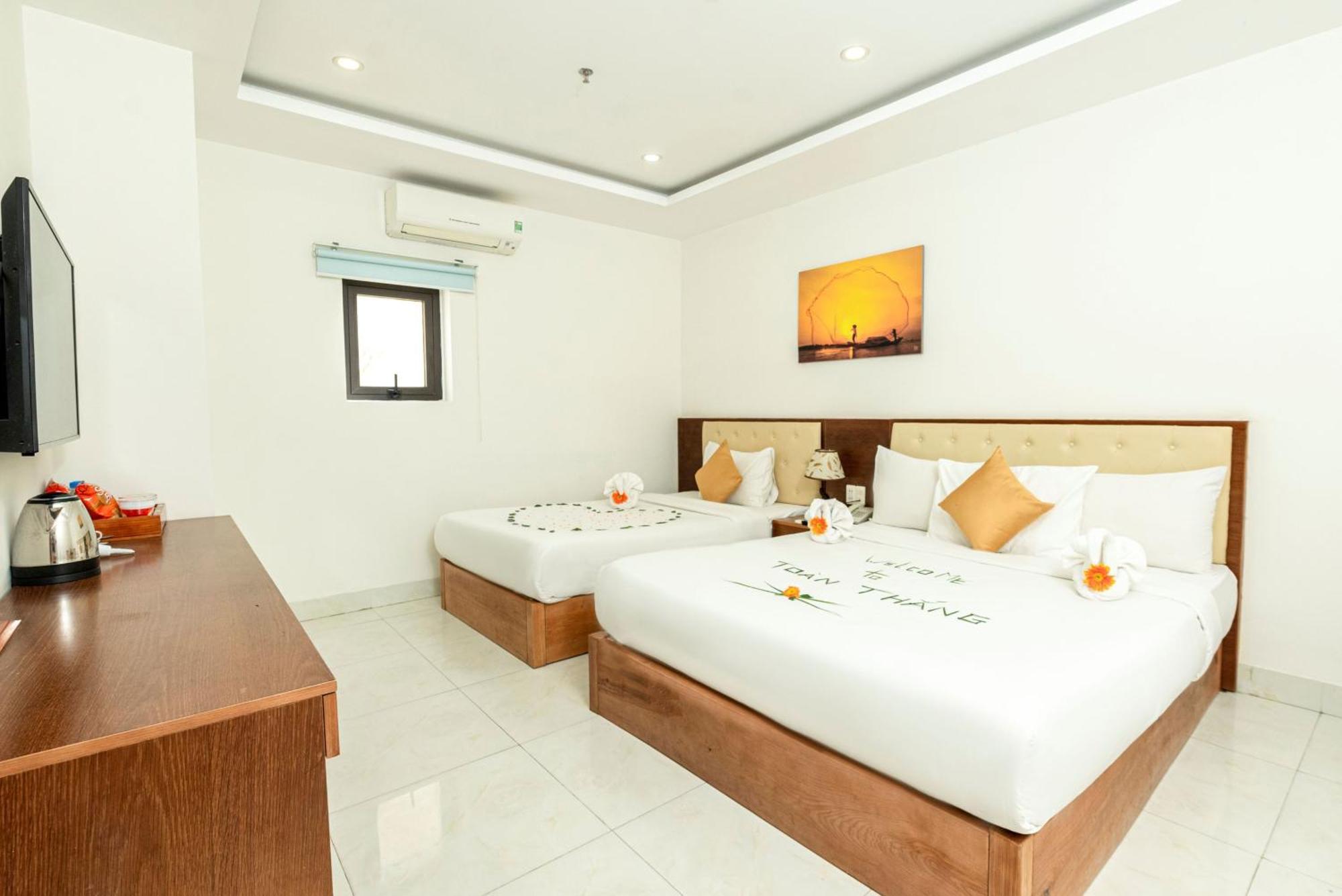 Toan Thang Beach Hotel Danang Exterior photo